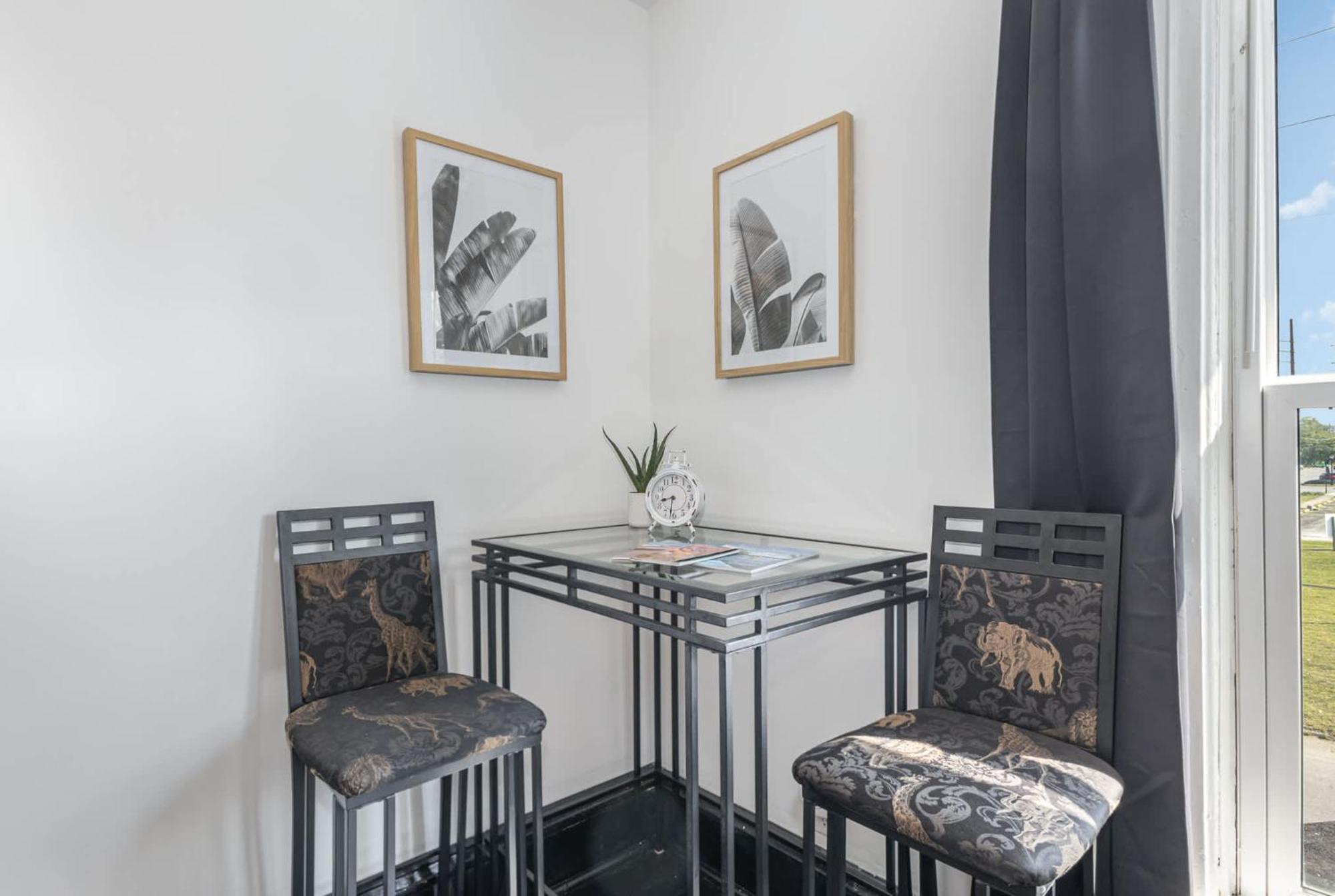 Spacious Upstairs 1Bed- Walking Distance To Beach Outlet Mall مدينة ميتشيغان المظهر الخارجي الصورة