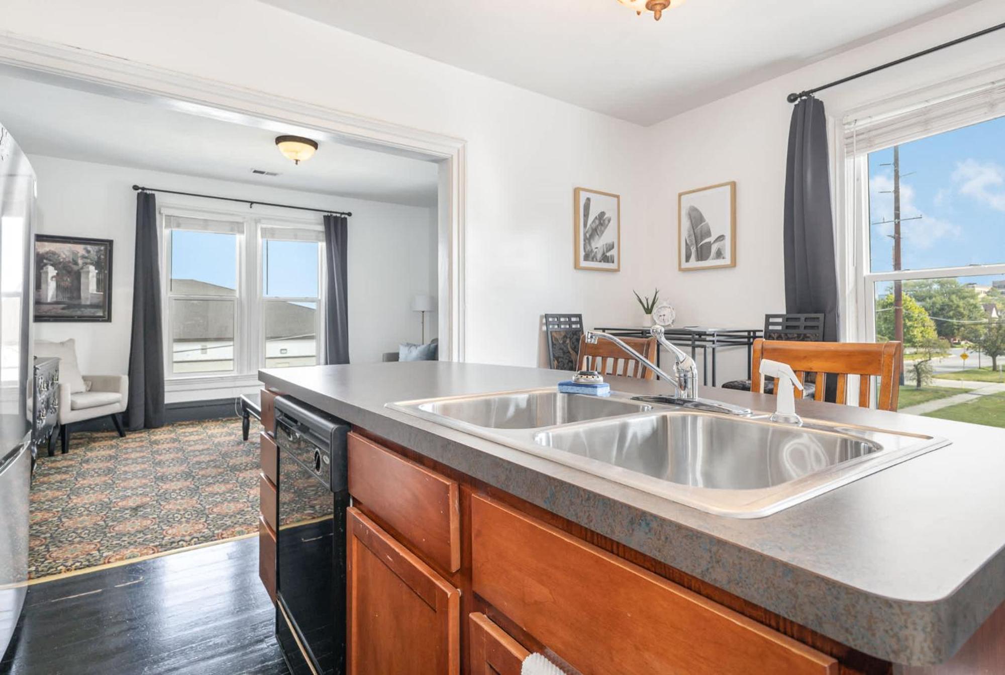 Spacious Upstairs 1Bed- Walking Distance To Beach Outlet Mall مدينة ميتشيغان المظهر الخارجي الصورة