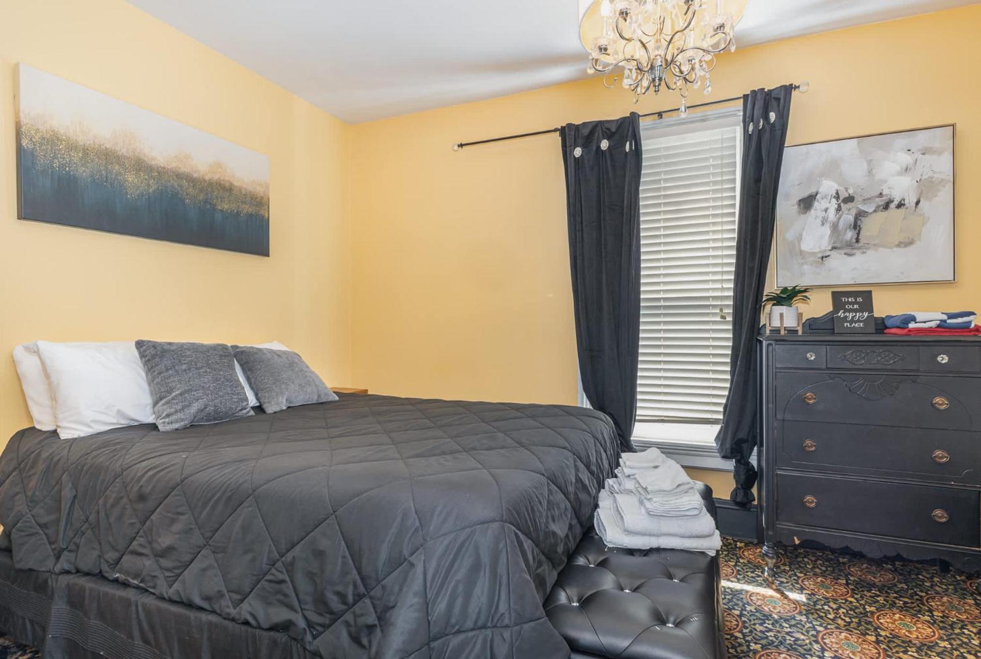 Spacious Upstairs 1Bed- Walking Distance To Beach Outlet Mall مدينة ميتشيغان المظهر الخارجي الصورة