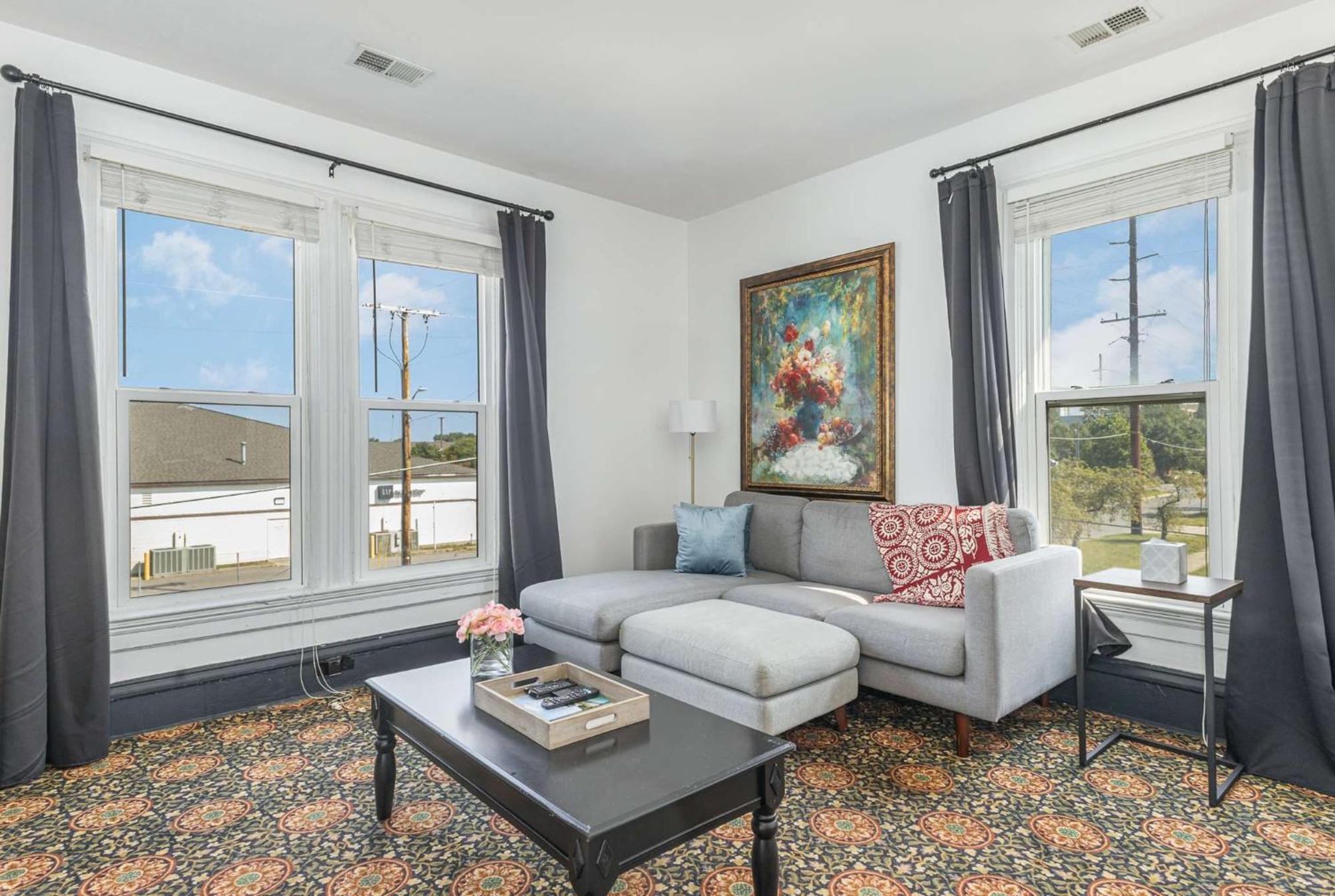 Spacious Upstairs 1Bed- Walking Distance To Beach Outlet Mall مدينة ميتشيغان المظهر الخارجي الصورة