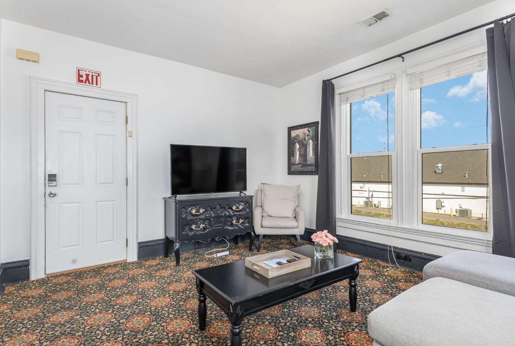Spacious Upstairs 1Bed- Walking Distance To Beach Outlet Mall مدينة ميتشيغان المظهر الخارجي الصورة