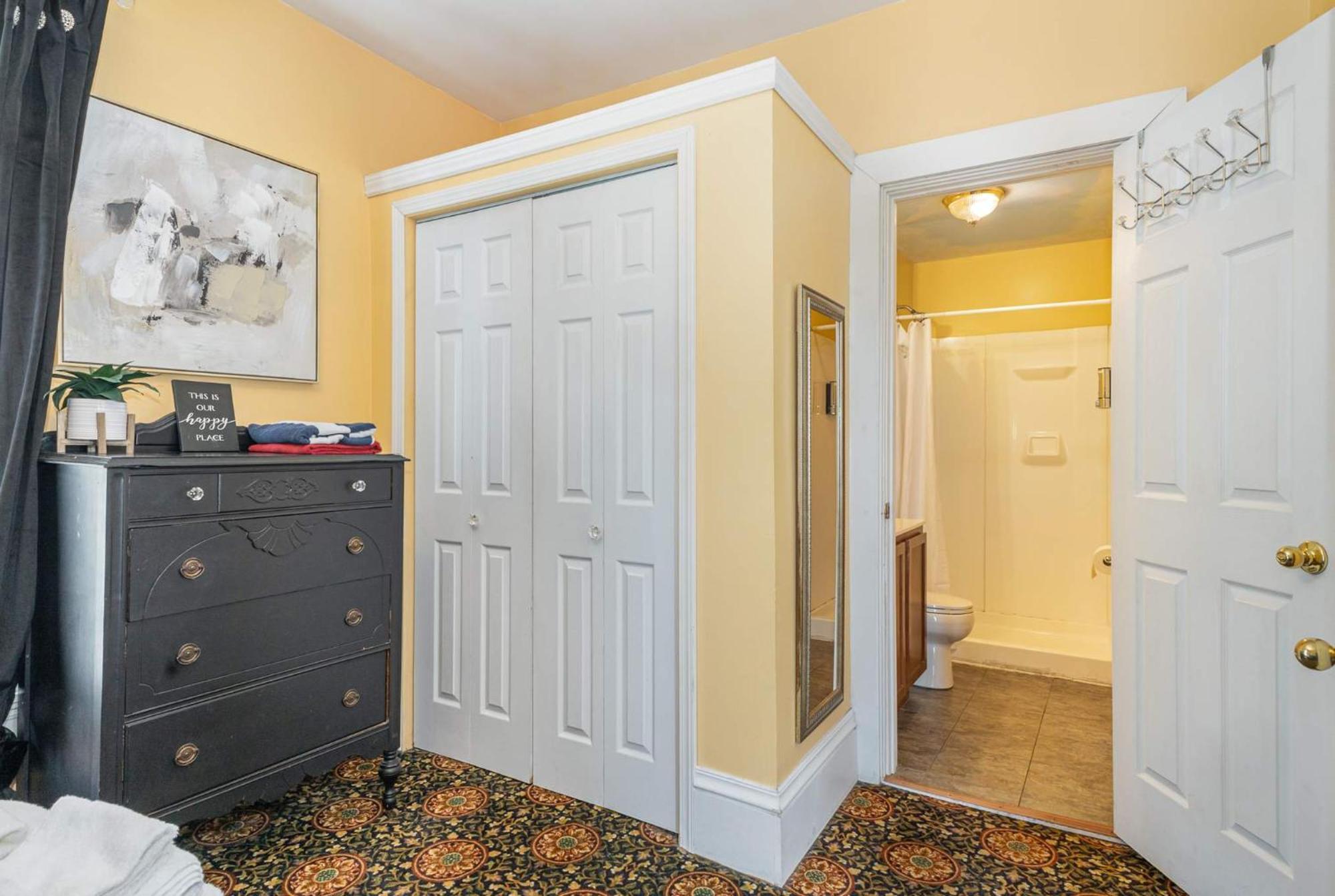 Spacious Upstairs 1Bed- Walking Distance To Beach Outlet Mall مدينة ميتشيغان المظهر الخارجي الصورة