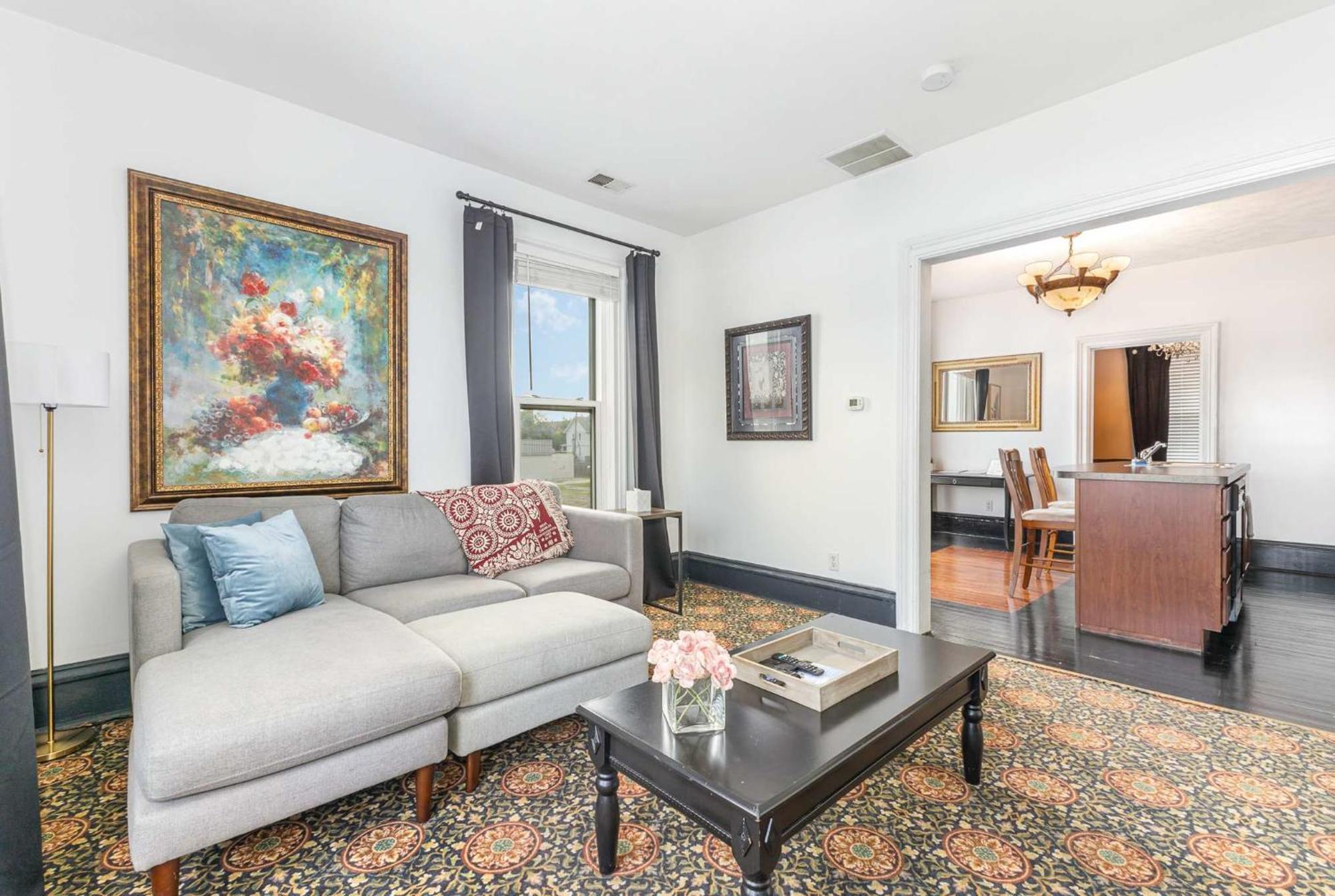 Spacious Upstairs 1Bed- Walking Distance To Beach Outlet Mall مدينة ميتشيغان المظهر الخارجي الصورة